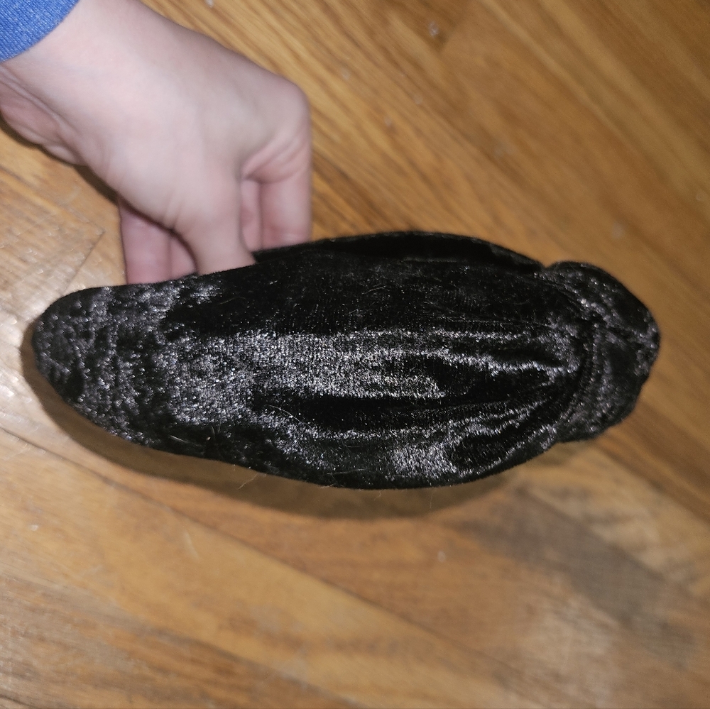 Black velour knotted headband from Victoria's Secret - Picture 2 of 7